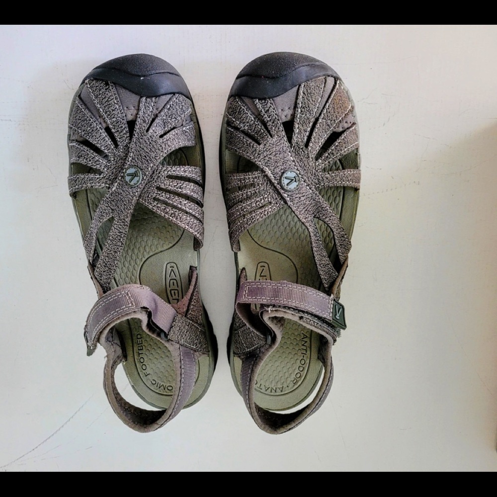 Keen Rose Sandal. Size 11